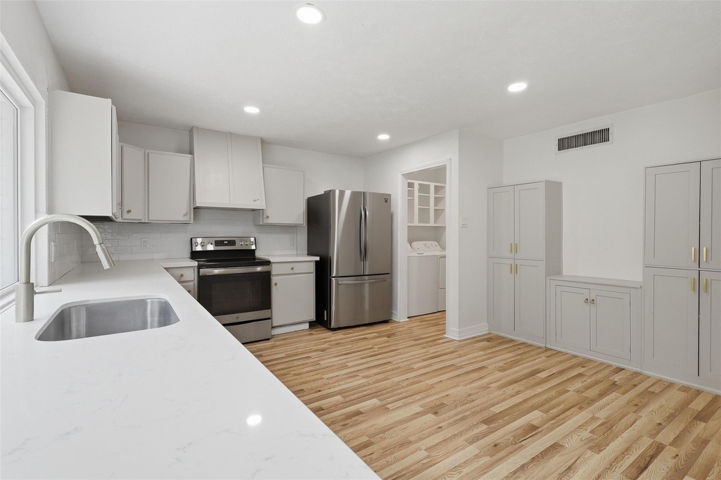 4035 Cypressdale Drive - Photo 4