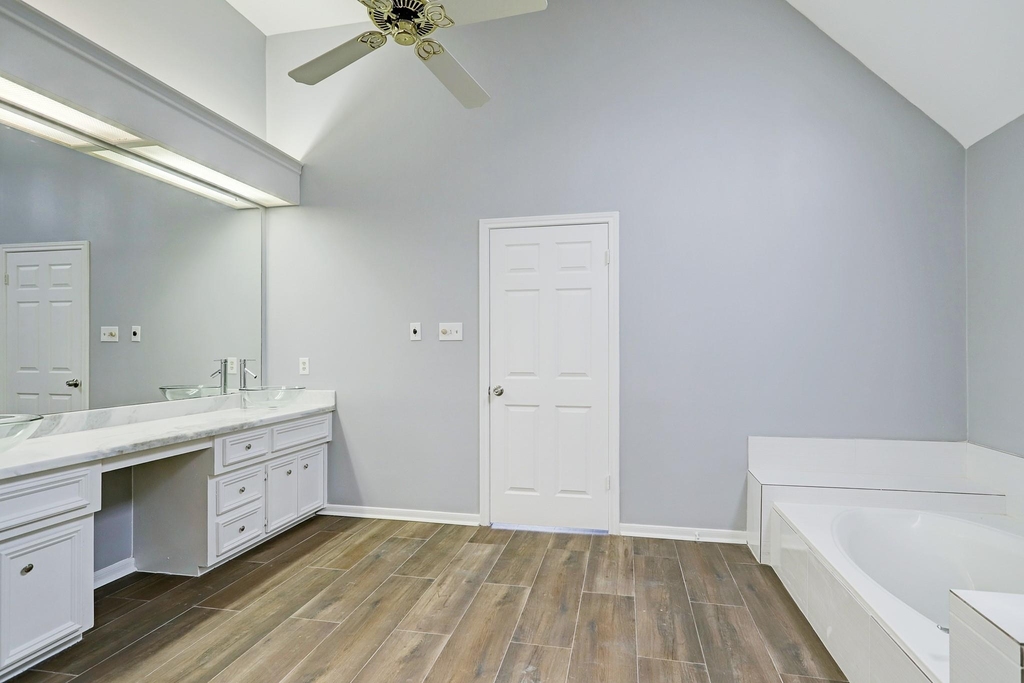 7403 Manor Bridge Court - Photo 9