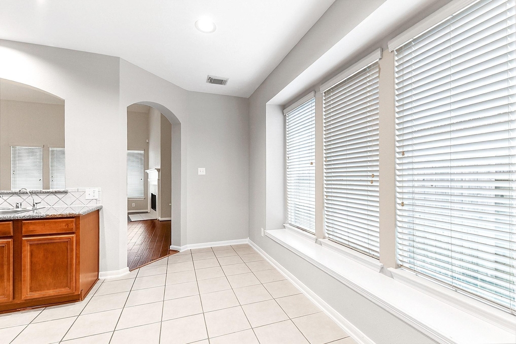 5035 Logans Landing Lane - Photo 7