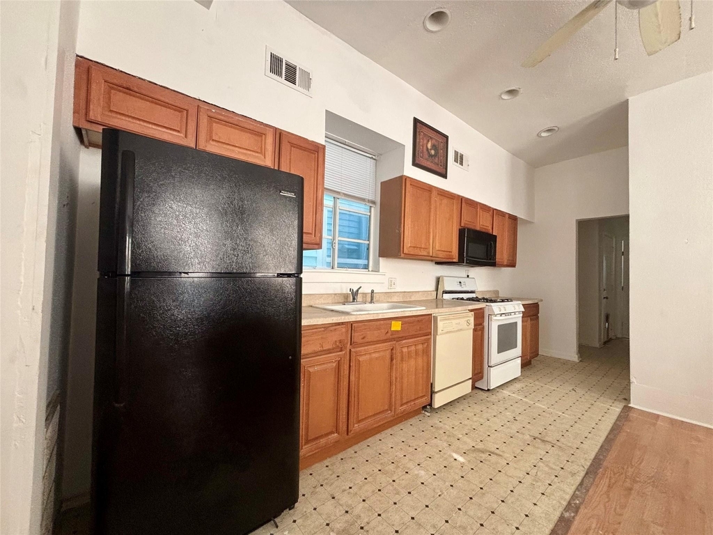 3410 Sealy Street - Photo 12