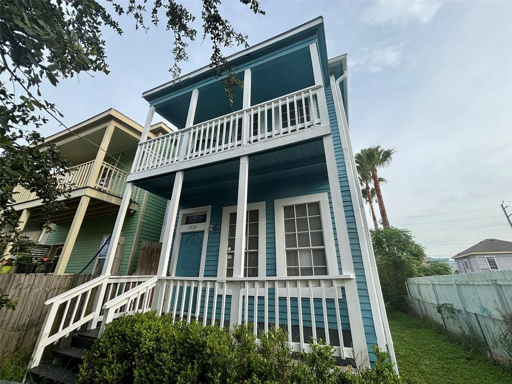 3410 Sealy Street - Photo 0
