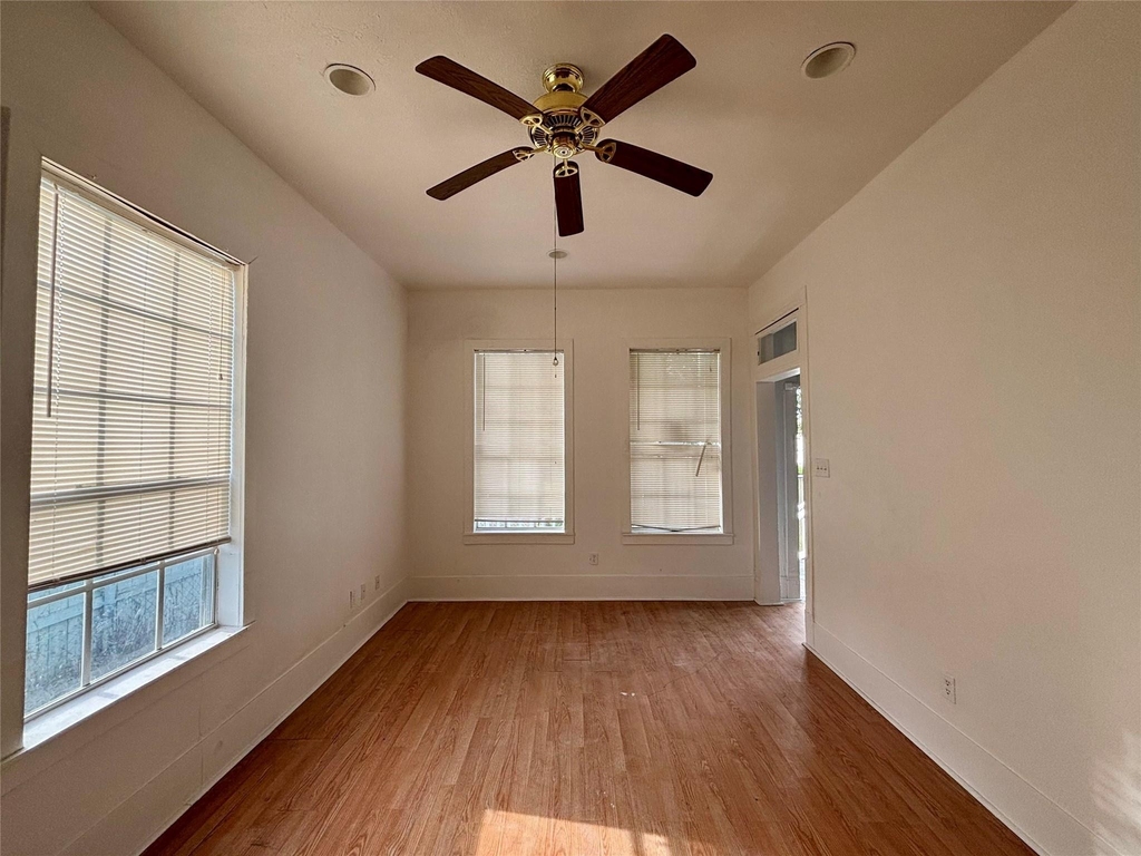 3410 Sealy Street - Photo 20