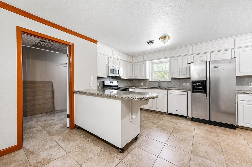 5813 Russell Lane - Photo 3