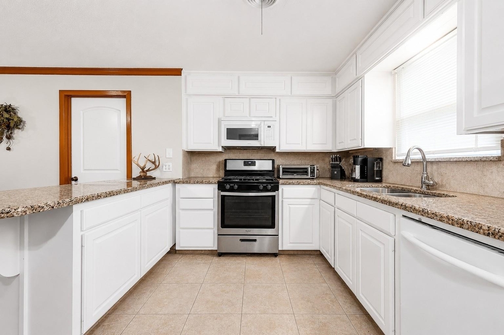 5813 Russell Lane - Photo 2