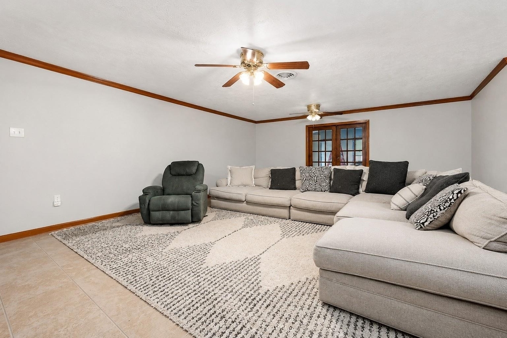 5813 Russell Lane - Photo 4