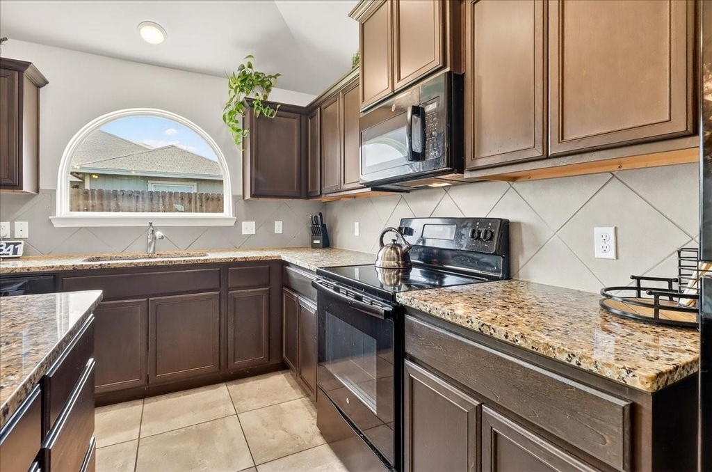 6769 Mikayla Street - Photo 10