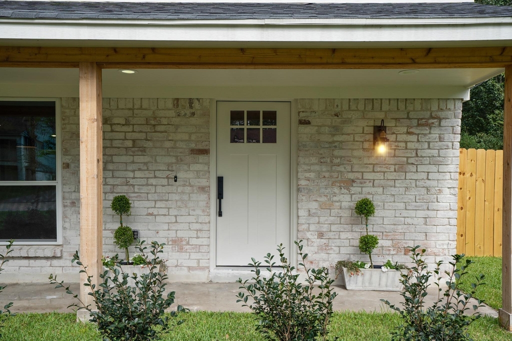 710 Thornwood - Photo 1