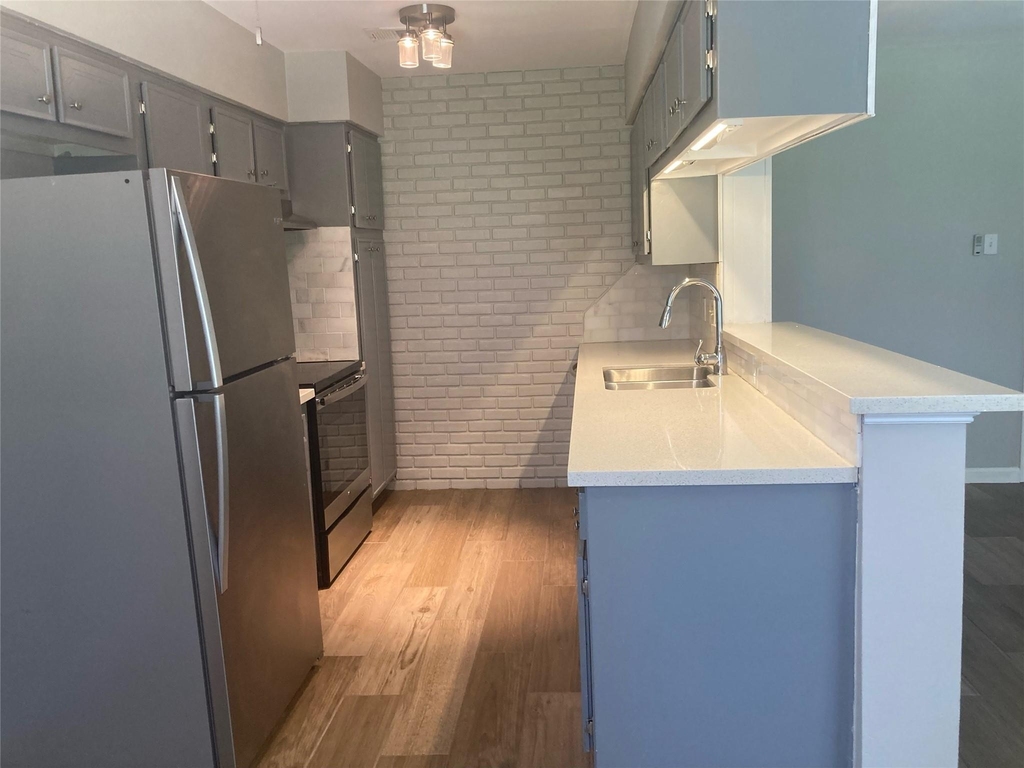 415 Cole Street - Photo 3
