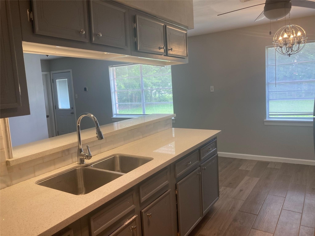 415 Cole Street - Photo 5