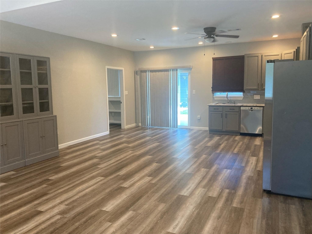 419 Cole Street - Photo 1