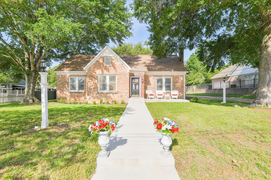 802 S Day Street - Photo 0