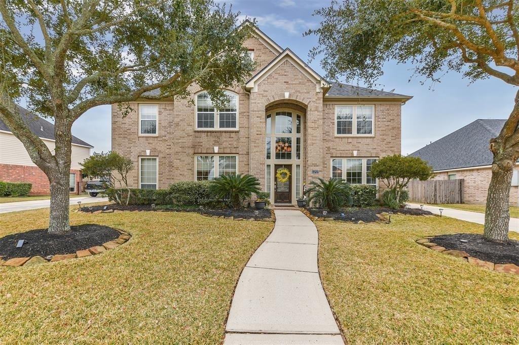 13707 Elm Shores Drive - Photo 0