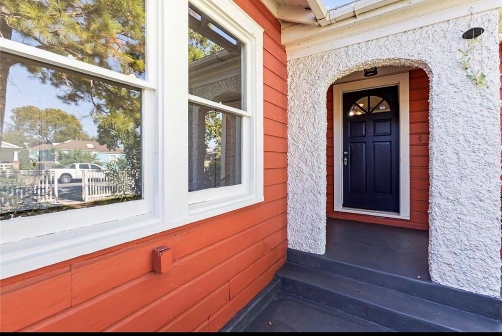 5023 Avenue N 1/2 - Photo 2