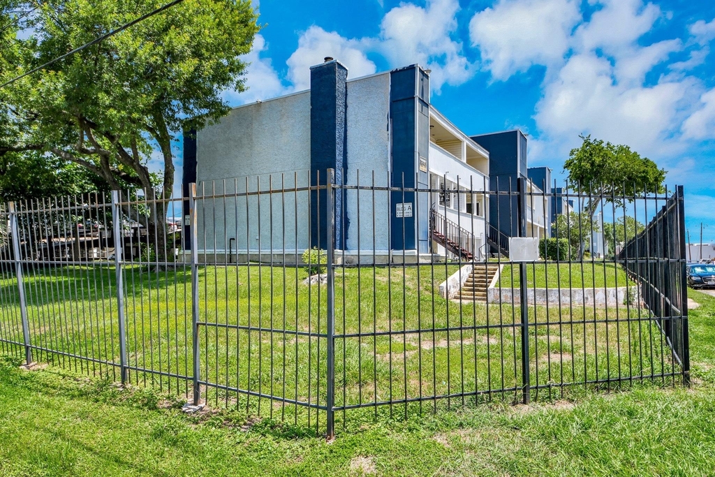 781 Country Place Drive - Photo 34