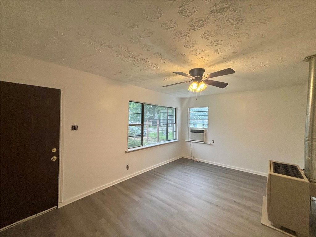 6814 Covington Drive - Photo 4