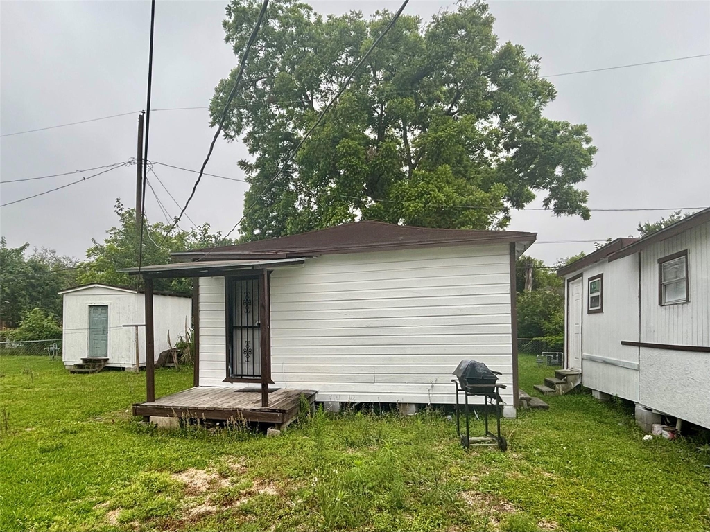 6814 Covington Drive - Photo 1