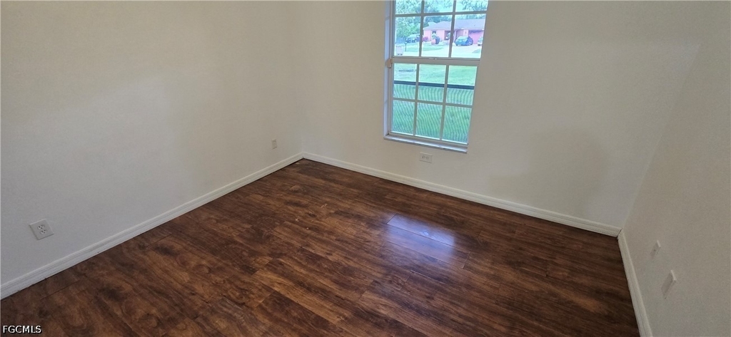 573 Bell Boulevard S - Photo 2