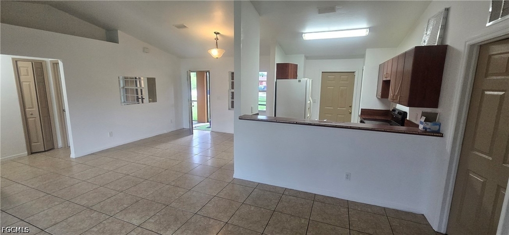573 Bell Boulevard S - Photo 6