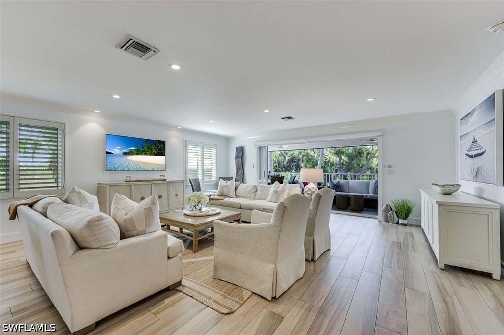 225 5th Avenue S - Photo 0