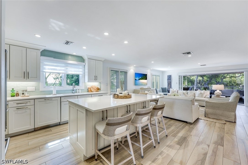225 5th Avenue S - Photo 1