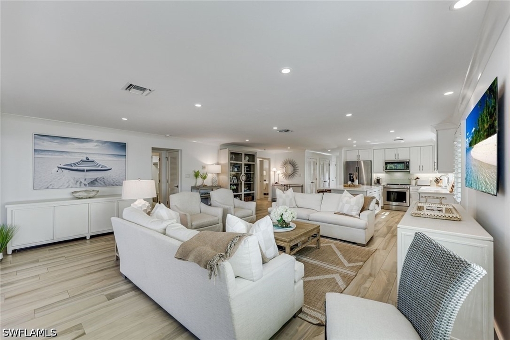 225 5th Avenue S - Photo 4
