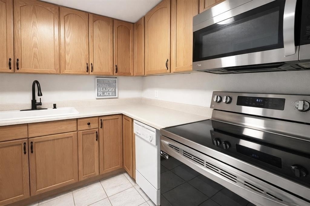 880 Mandalay Avenue - Photo 7