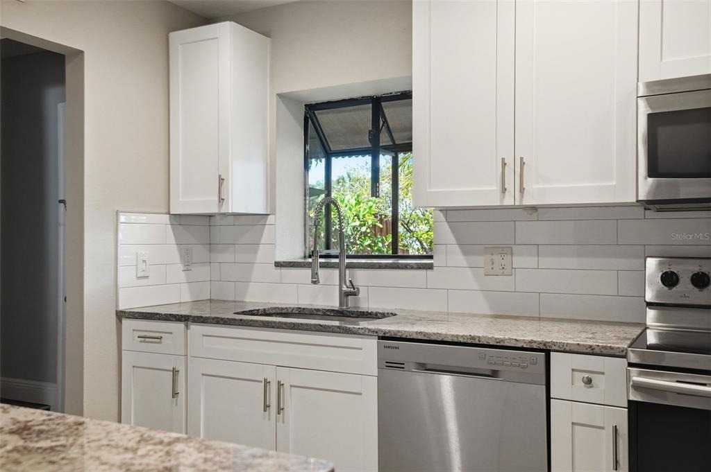 727 N Himes Avenue - Photo 12
