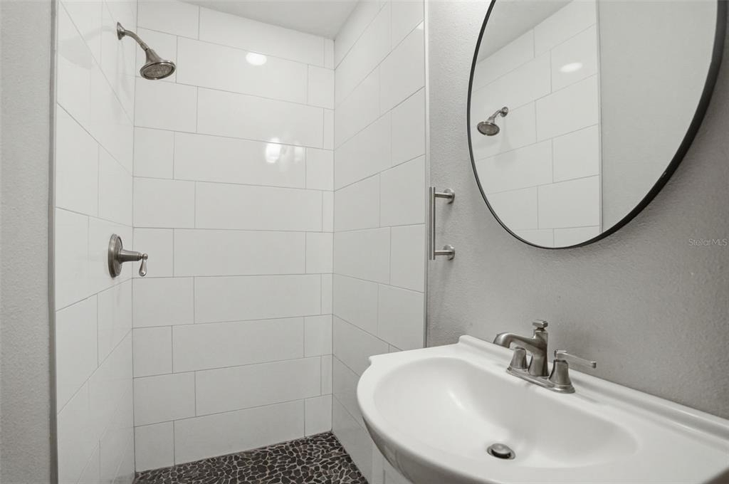 727 N Himes Avenue - Photo 31