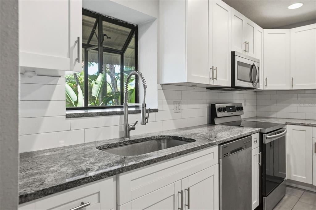 727 N Himes Avenue - Photo 17