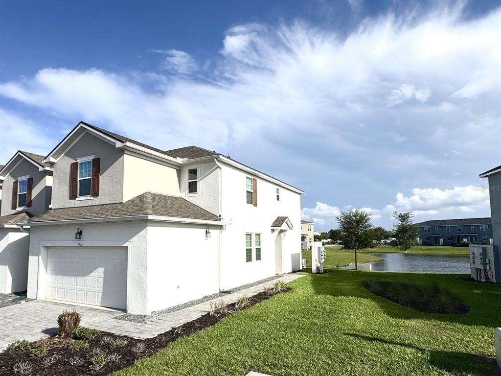1025 Spring Palms Loop - Photo 0