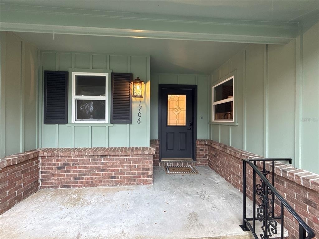 1706 Ne 4th Street - Photo 1