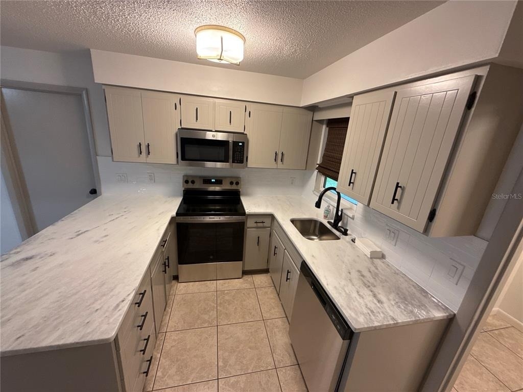 1706 Ne 4th Street - Photo 3