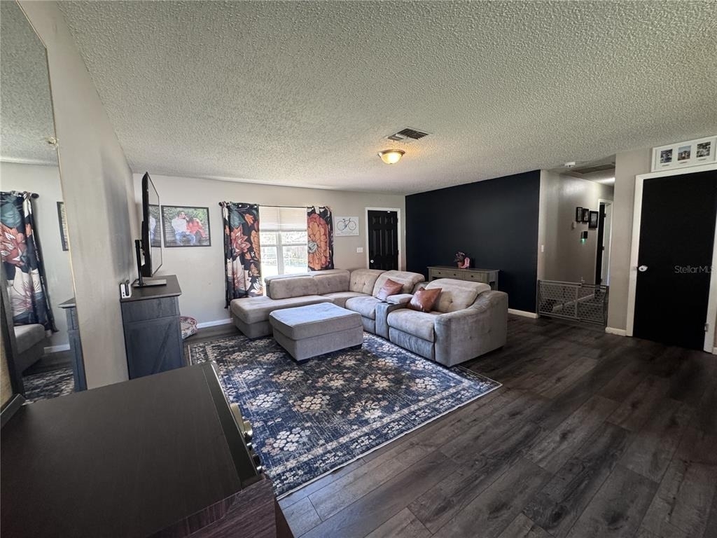 24 Sapphire Way - Photo 3
