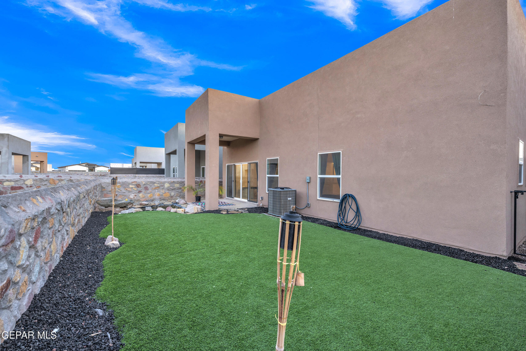 13257 Coldham Street - Photo 2