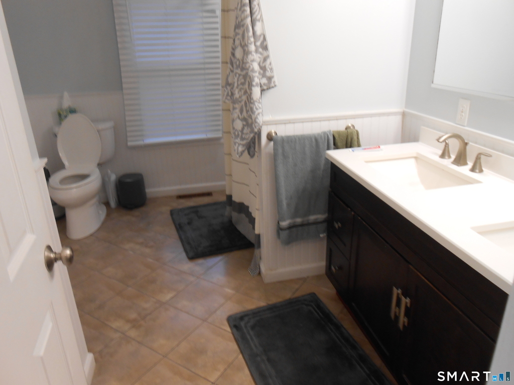 240 Derby Avenue - Photo 14