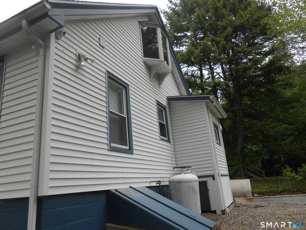 240 Derby Avenue - Photo 8