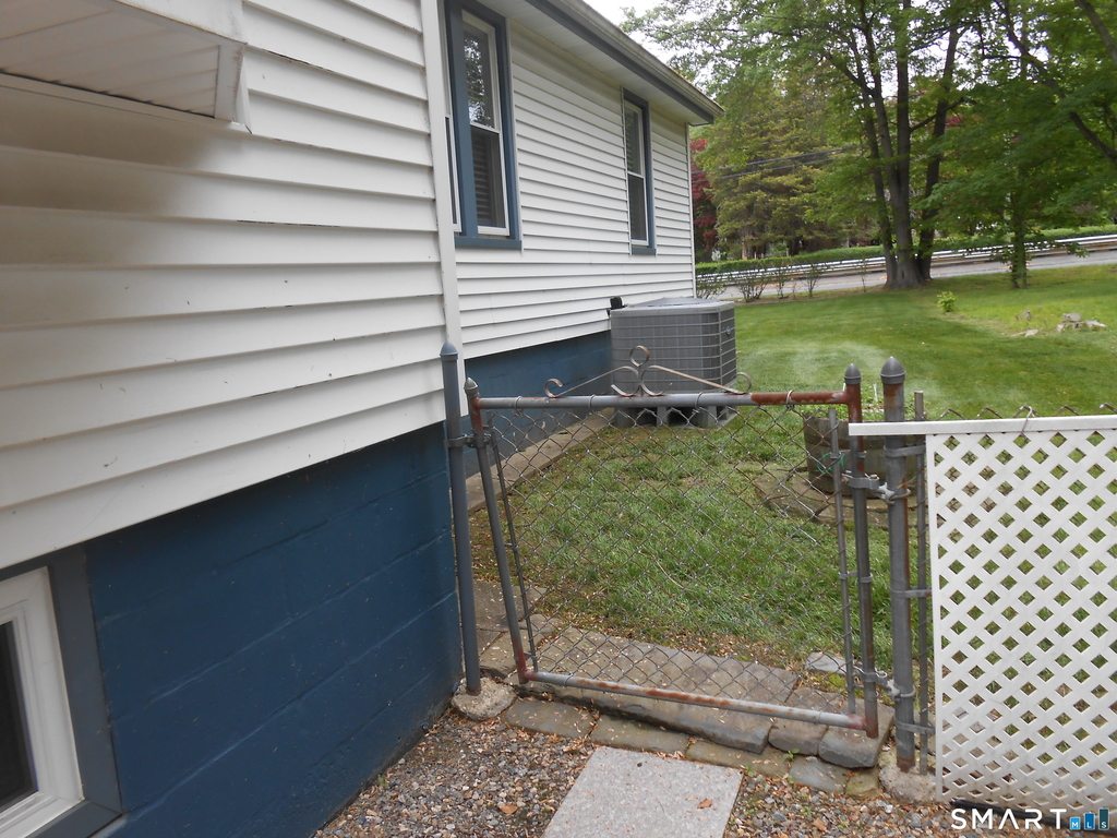 240 Derby Avenue - Photo 13