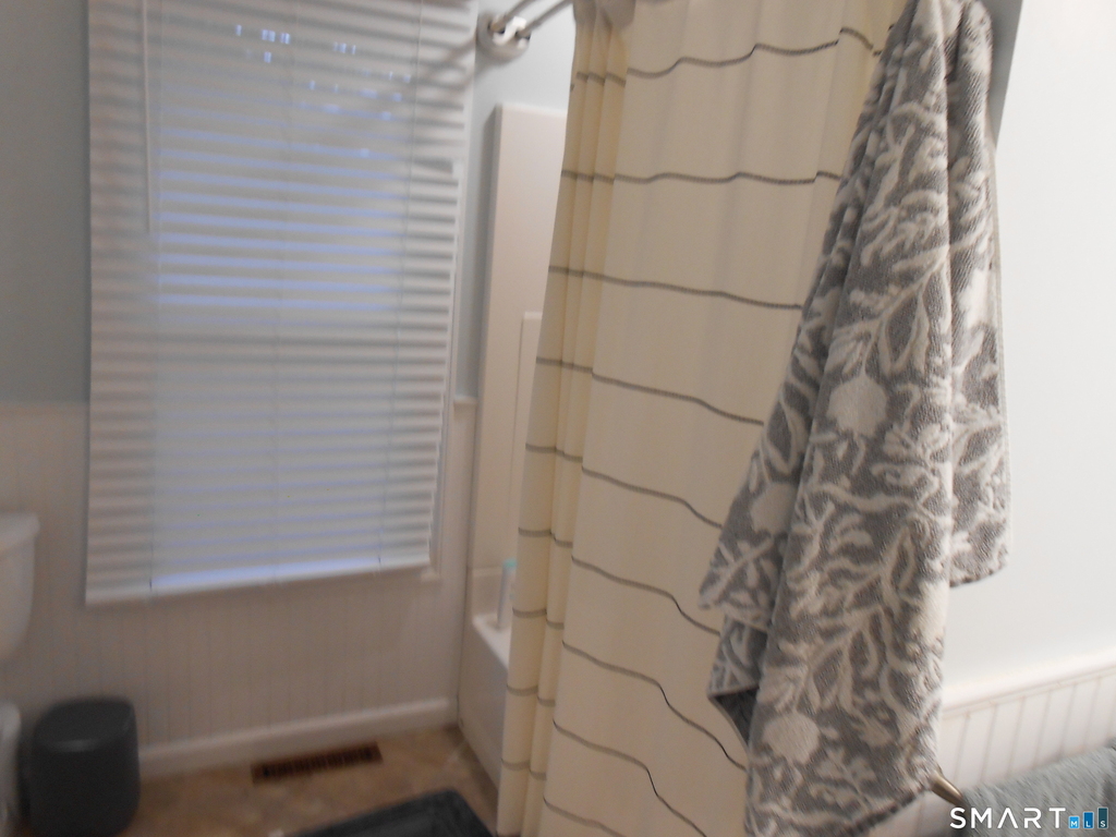 240 Derby Avenue - Photo 15