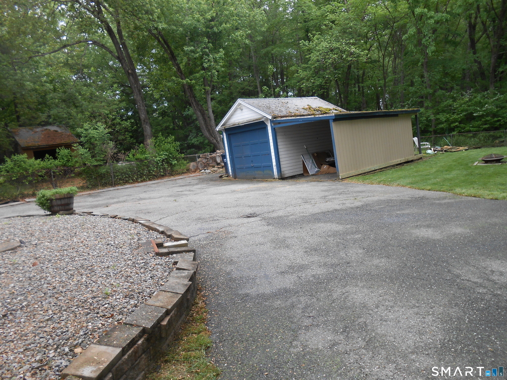 240 Derby Avenue - Photo 9