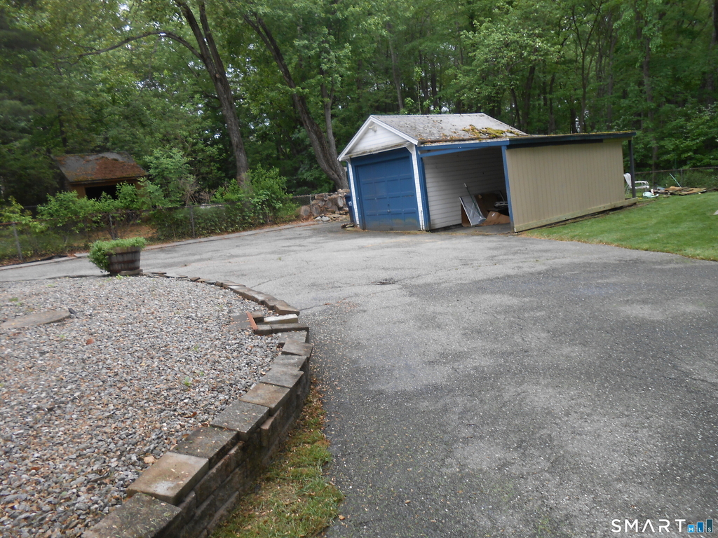 240 Derby Avenue - Photo 10