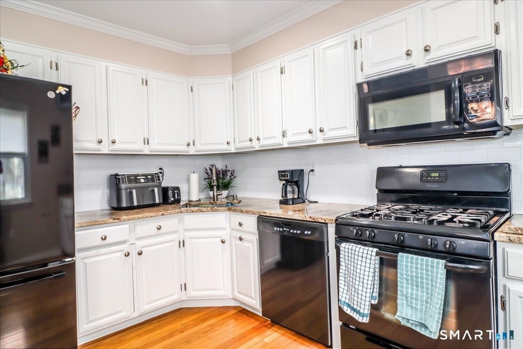 2445 Park Avenue - Photo 8
