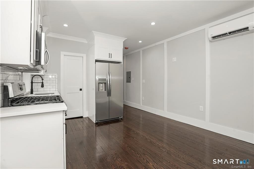 174 Coram Avenue - Photo 4