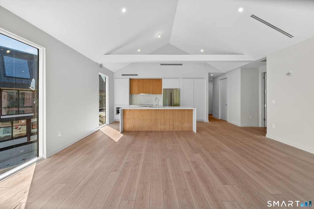 253 Riverside Avenue - Photo 4