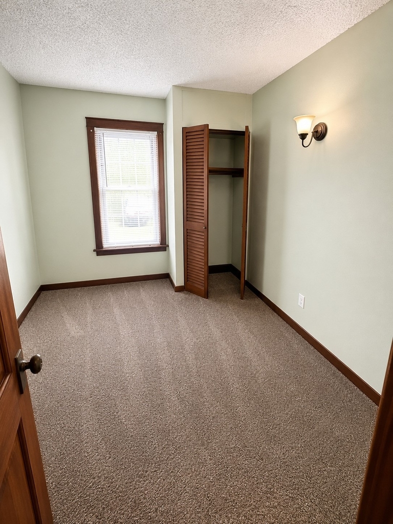 305 Adams Avenue - Photo 2