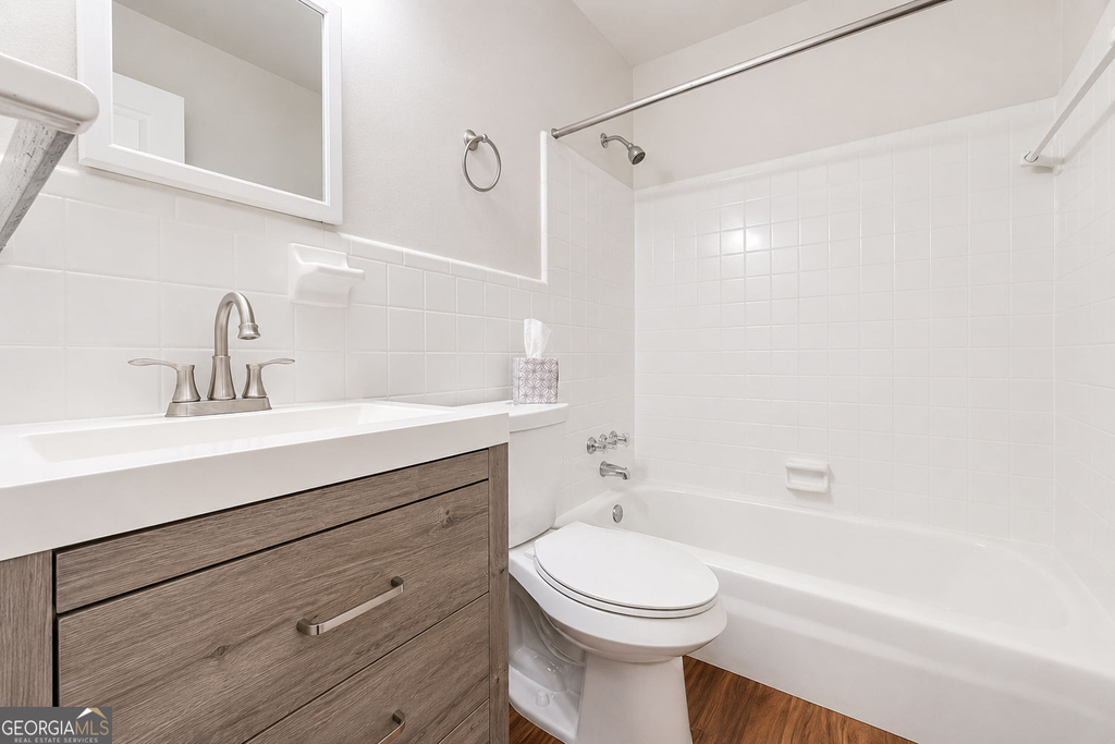 3203 E Point Street - Photo 8