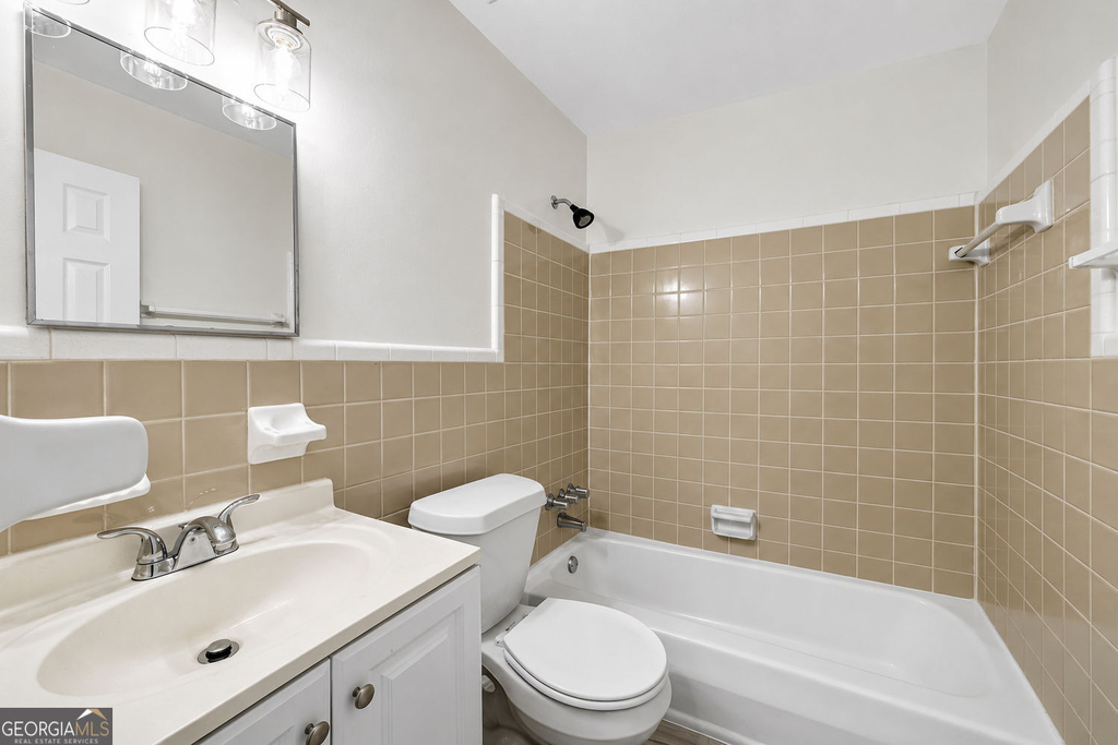 3193 E Point Street - Photo 10