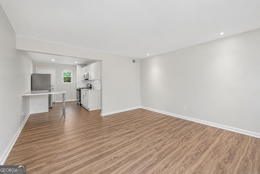 3193 E Point Street - Photo 3