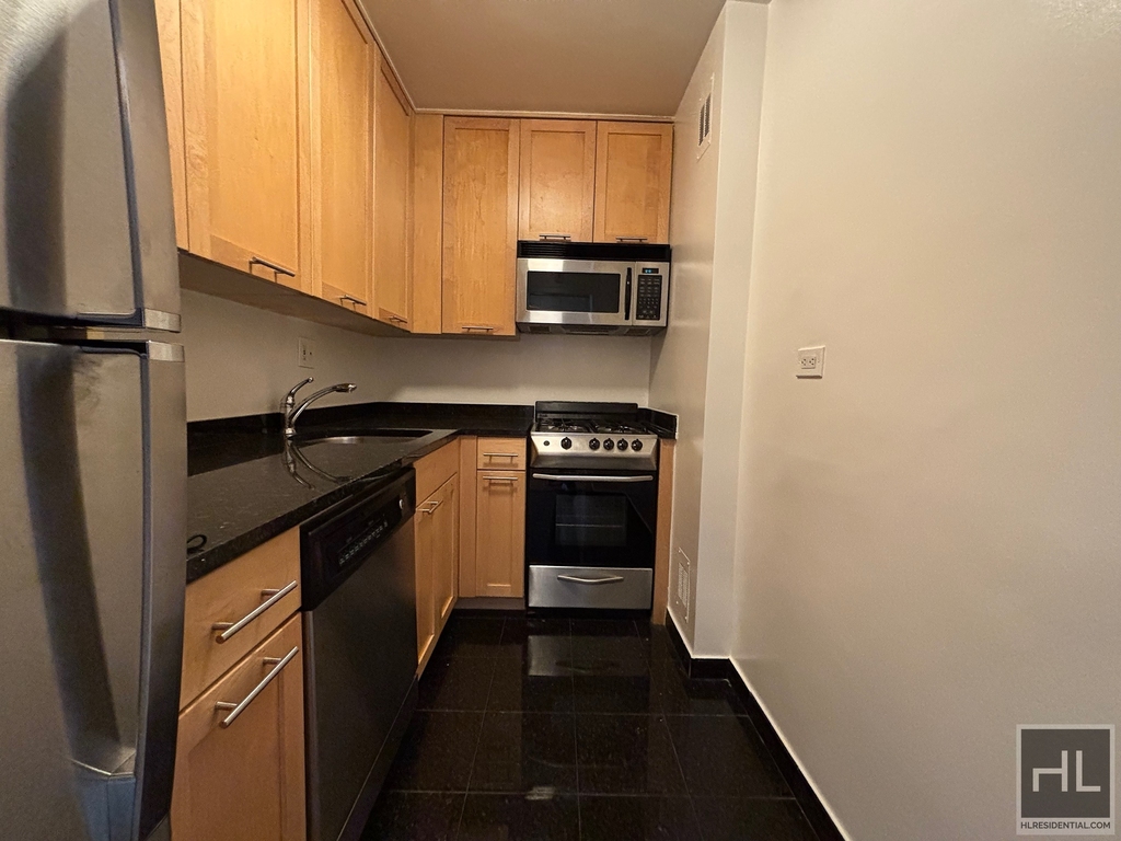 East 16 Avenue - Photo 1