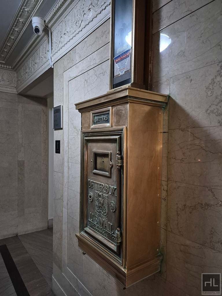East 46 Street - Photo 3