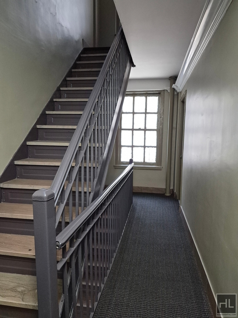 East 46 Street - Photo 2